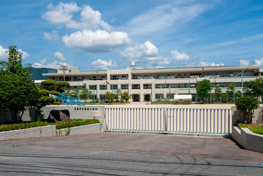 広島市立長束小学校